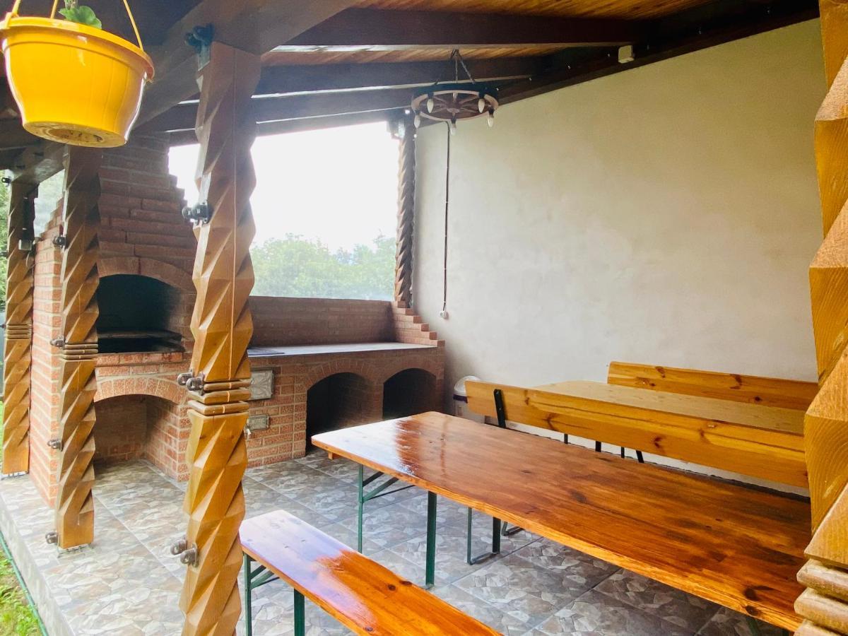 Casa Victoria Hotell Cîrţişoara Exteriör bild