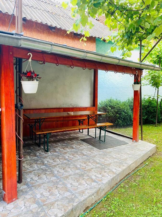 Casa Victoria Hotell Cîrţişoara Exteriör bild