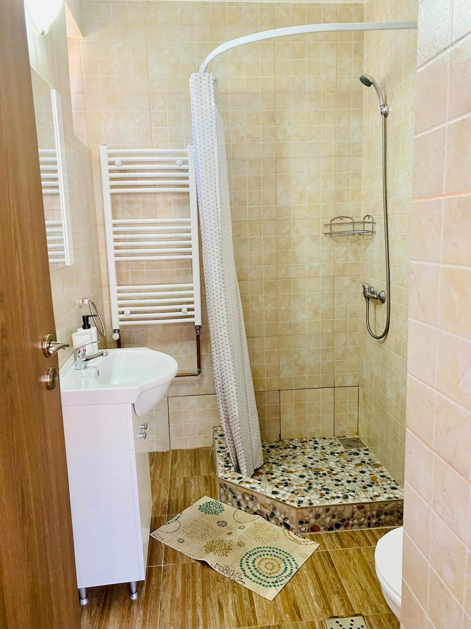 Casa Victoria Hotell Cîrţişoara Exteriör bild